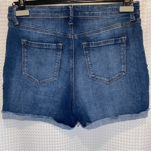 Women’s Reitmans high waisted roll up distressed stretchy Jean Shorts size 29 - Picture 9 of 10